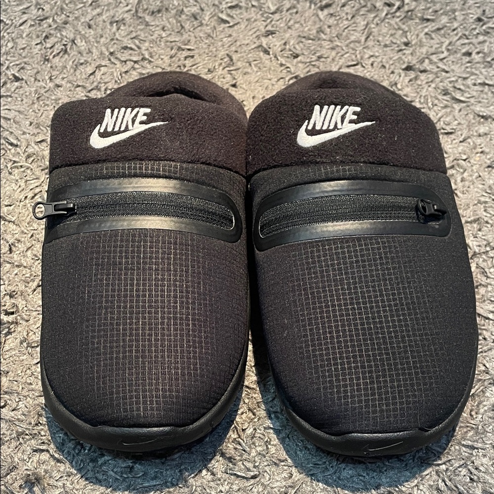Nike burrow slippers